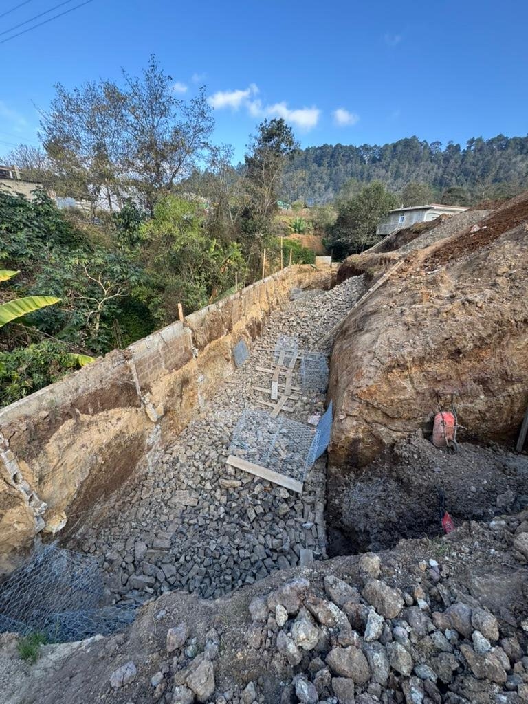 Muro de contención y estabilización de talud