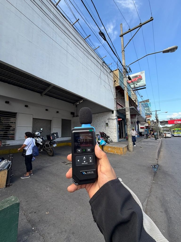 Monitoreo de ruido ambiental con sonómetro