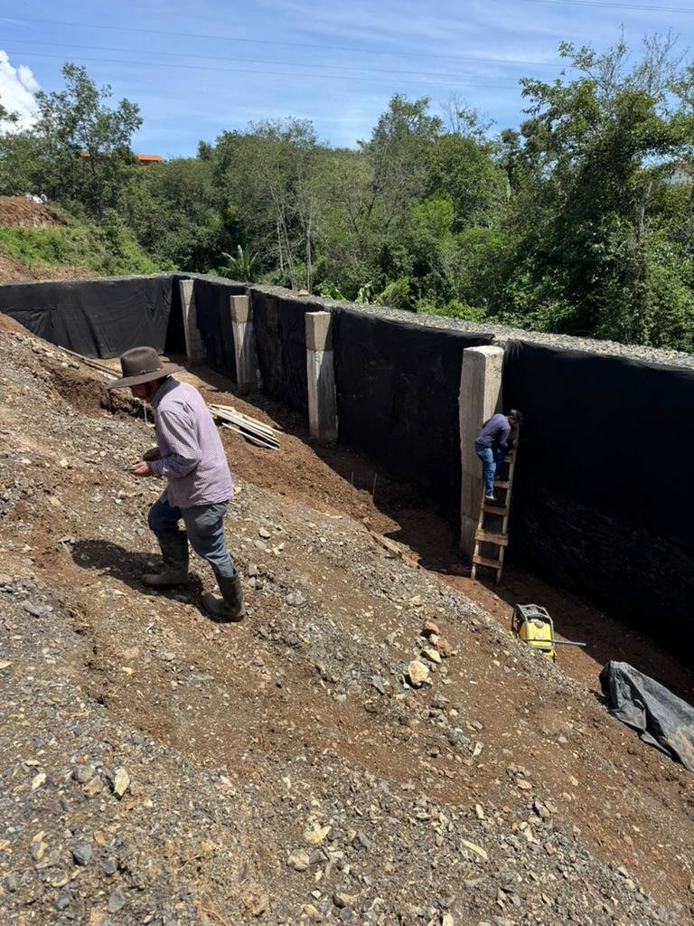 Supervisión de obra de contención con geomembrana