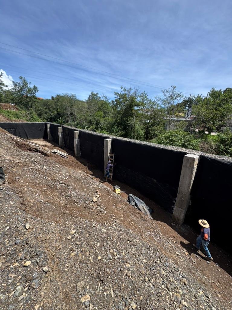 Obra de contención con geomembrana